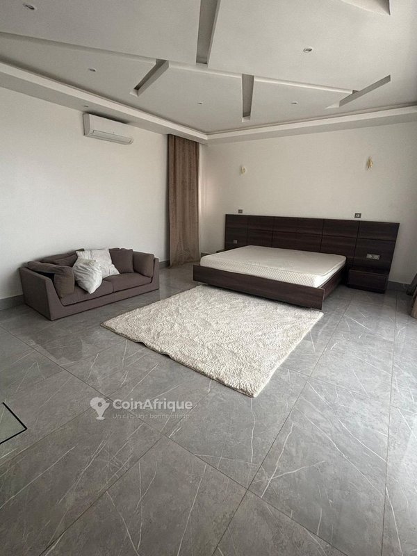 Villa luxueuse de 5 pièces avec piscine privée et jardin