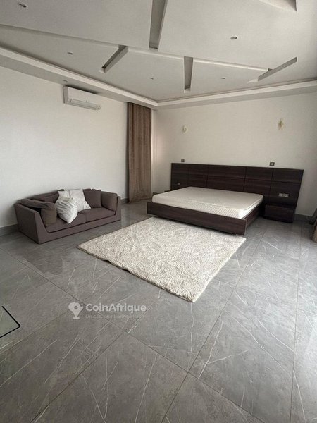 Villa luxueuse de 5 pièces avec piscine privée et jardin