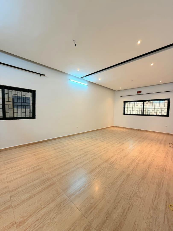 Appartement 2 pièces avec entrée personnelle, garage et arrière-cour