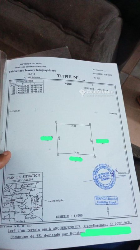 Terrain sécurisé de 671 m² avec documents en règle dans une zone en expansion