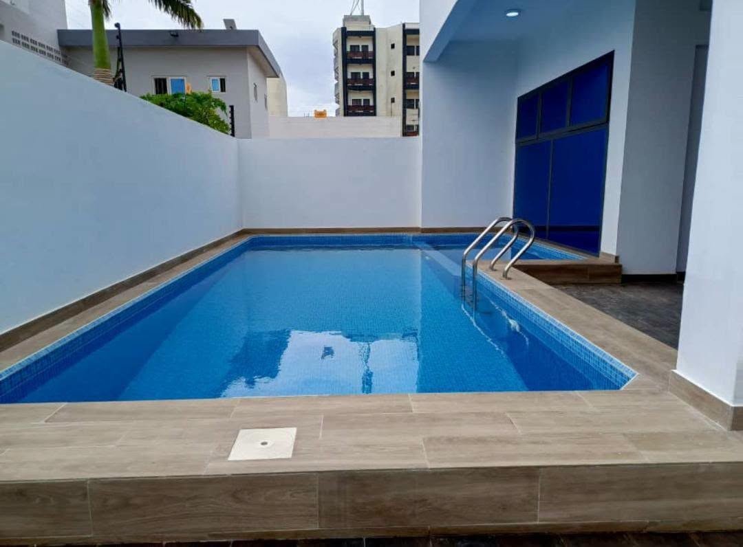 Villa luxueuse de 4 pièces avec piscine et jardin spacieux