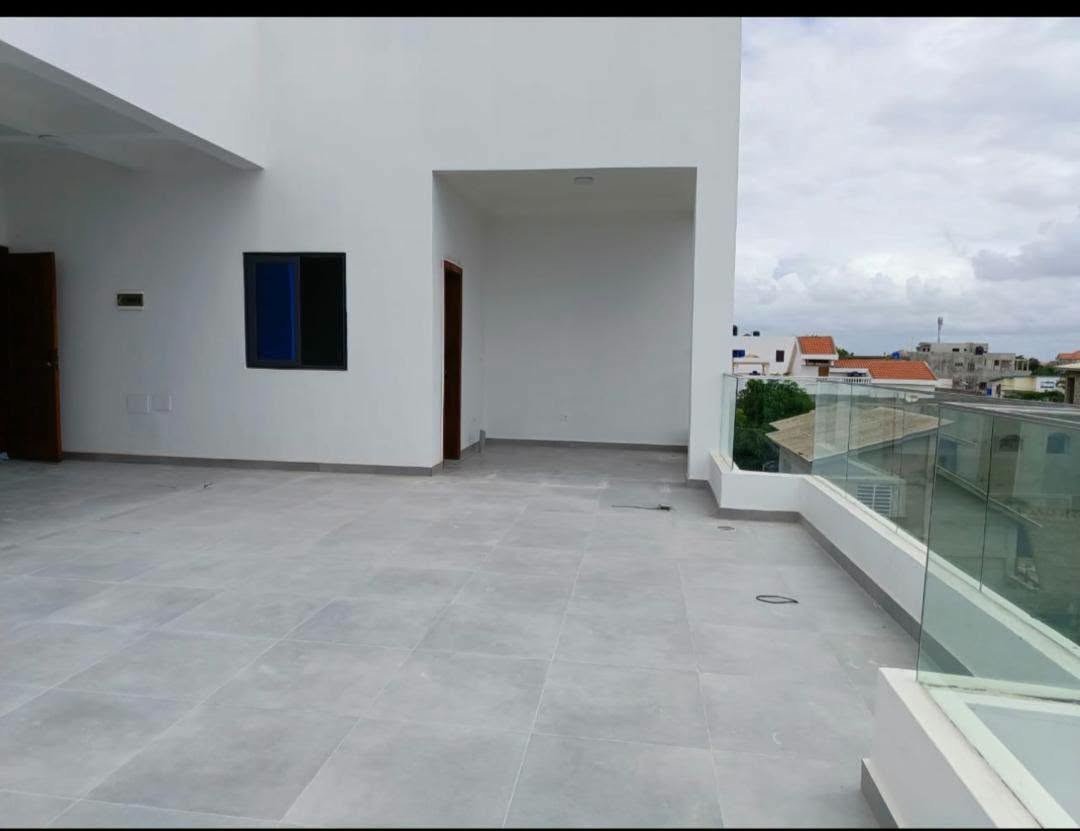 Villa luxueuse de 4 pièces avec piscine et jardin spacieux