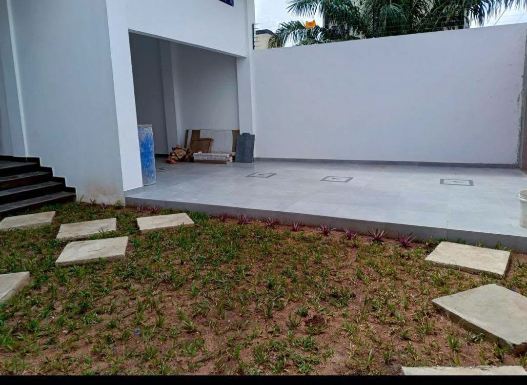 Villa luxueuse de 4 pièces avec piscine et jardin spacieux