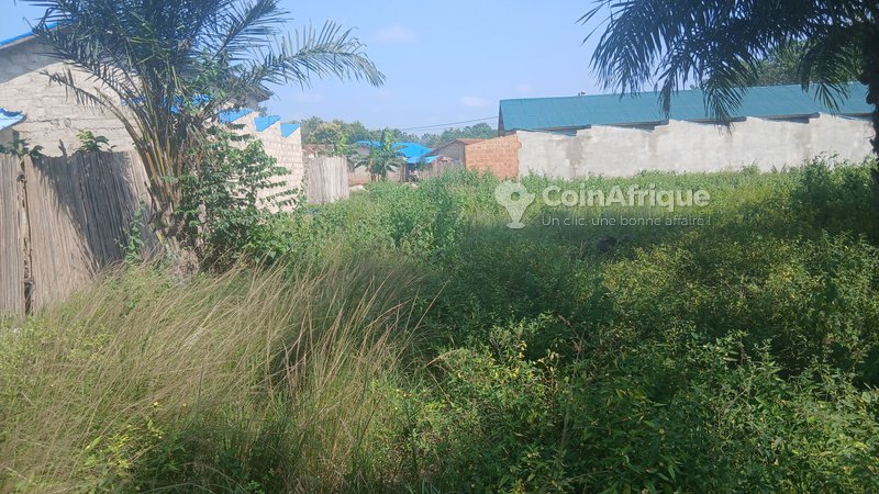 Terrain constructible de 500 m² avec dossier sécurisé et plans disponibles