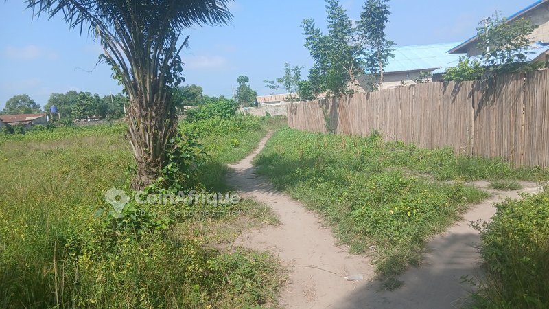 Terrain constructible de 500 m² avec dossier sécurisé et plans disponibles