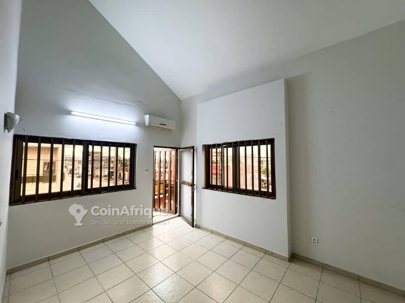 Villa luxueuse de 4 pièces avec climatisation et titre foncier personnel