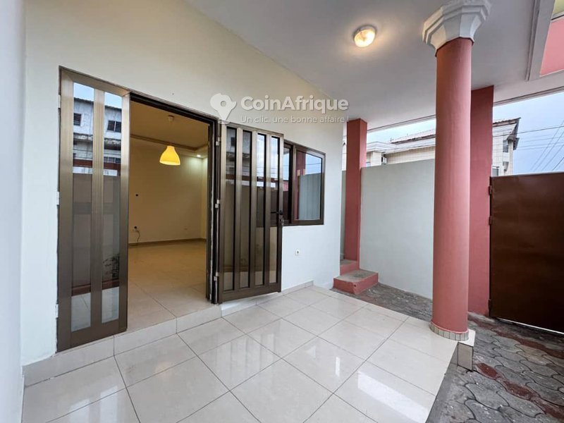 Villa luxueuse de 4 pièces avec climatisation et titre foncier personnel