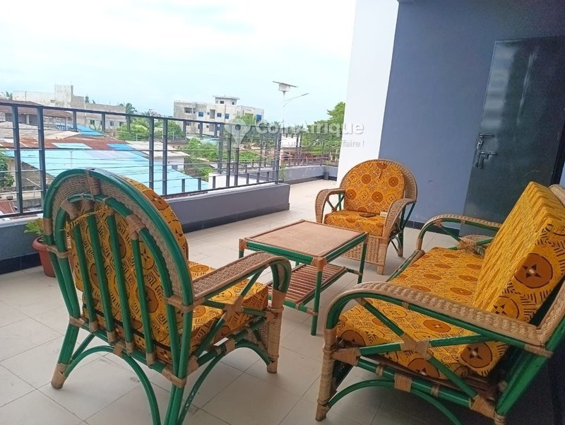 Appartement meublé de 3 pièces avec terrasse équipée et sécurité renforcée