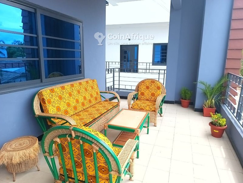 Appartement meublé de 3 pièces avec terrasse équipée et sécurité renforcée