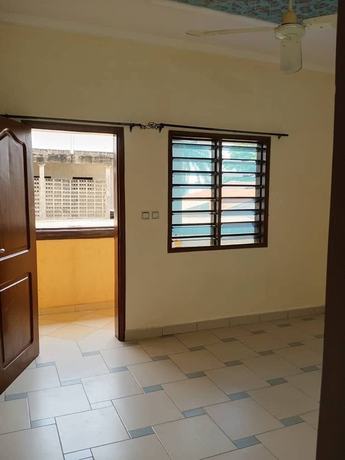 Appartement d'une pièce avec accès véhicule et compteur d'eau personnel