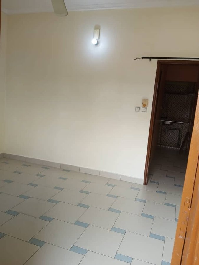 Appartement d'une pièce avec accès véhicule et compteur d'eau personnel