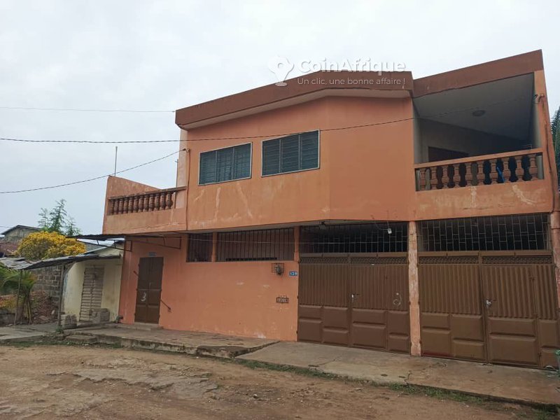 Immeuble locatif R+1 avec 9 pièces et revenu locatif mensuel garanti