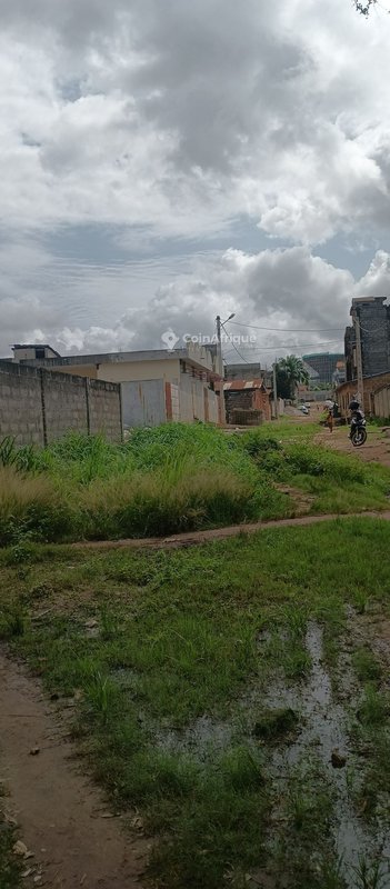 Terrain constructible de 378 m² avec attestation de recasement et accès à l'électricité