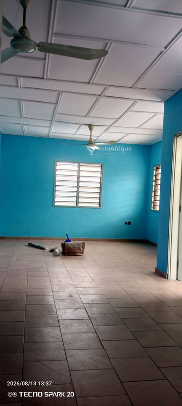 Maison personnelle de 2 pièces avec vaste cour et garage