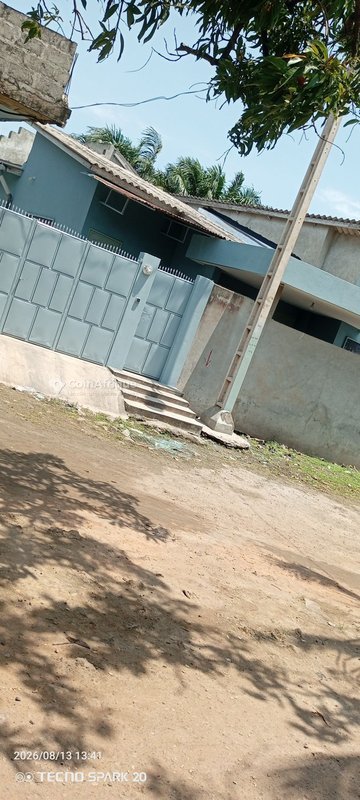 Maison personnelle de 2 pièces avec vaste cour et garage