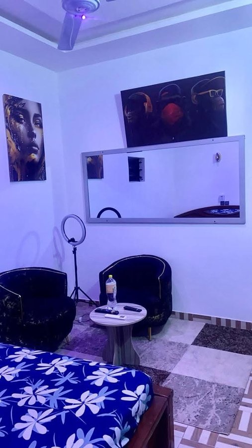 Appartement meublé d'une pièce avec climatisation et équipements modernes