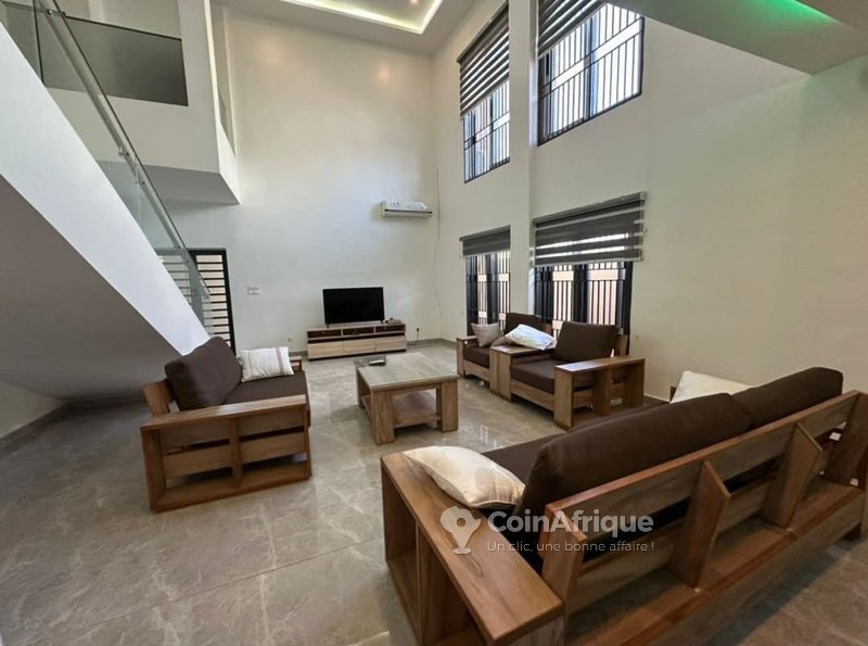 Villa luxueuse de 6 pièces avec piscine et jardin à Agla