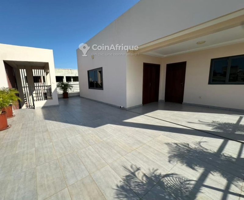 Villa luxueuse de 6 pièces avec piscine et jardin à Agla