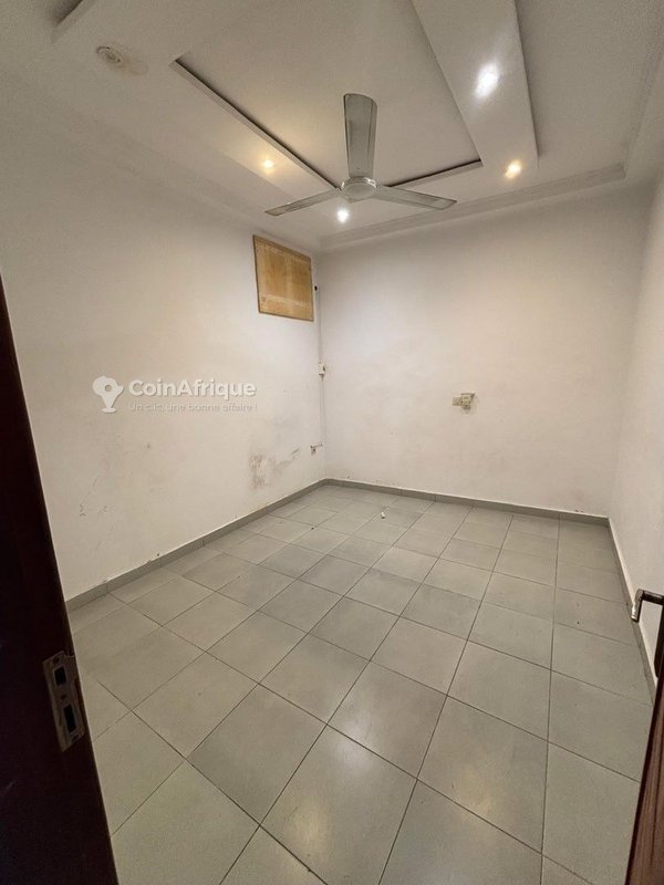 Maison personnelle à louer avec climatisation et salon sanitaire staffé - 2 pièces