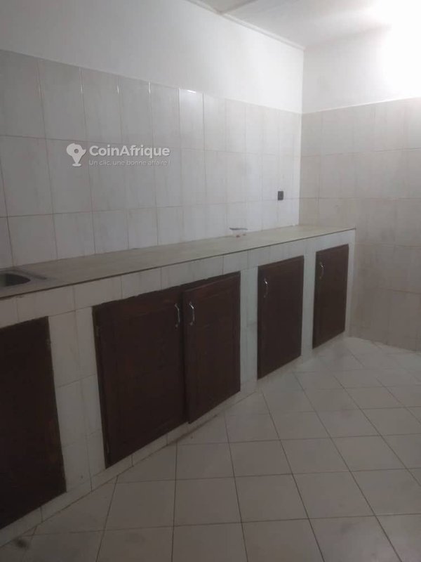 Maison personnelle à louer avec climatisation et salon sanitaire staffé - 2 pièces