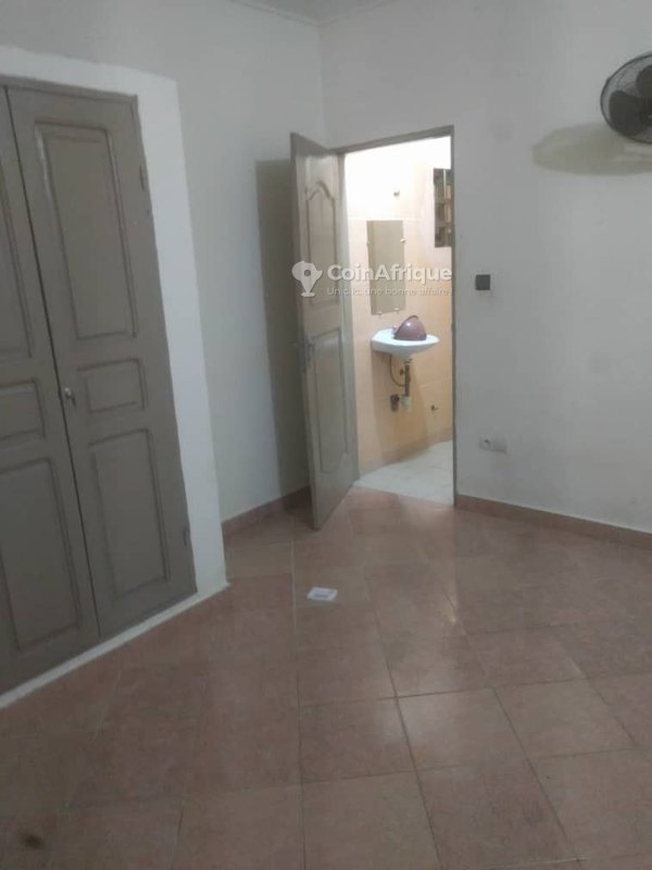 Maison personnelle à louer avec climatisation et salon sanitaire staffé - 2 pièces