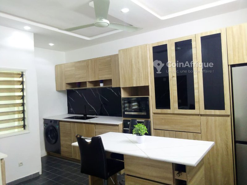 Appartement meublé de 6 pièces avec vue spectaculaire sur la mer et équipements haut standing