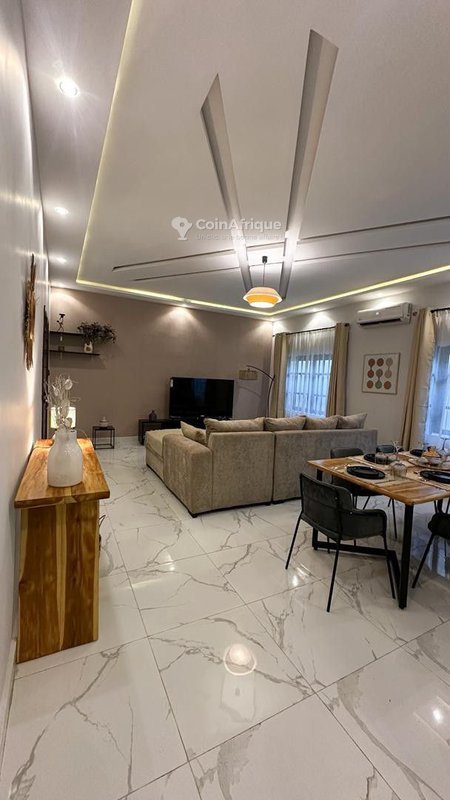 Appartement meublé 2 pièces avec climatisation et équipement complet pour séjours courts et longs