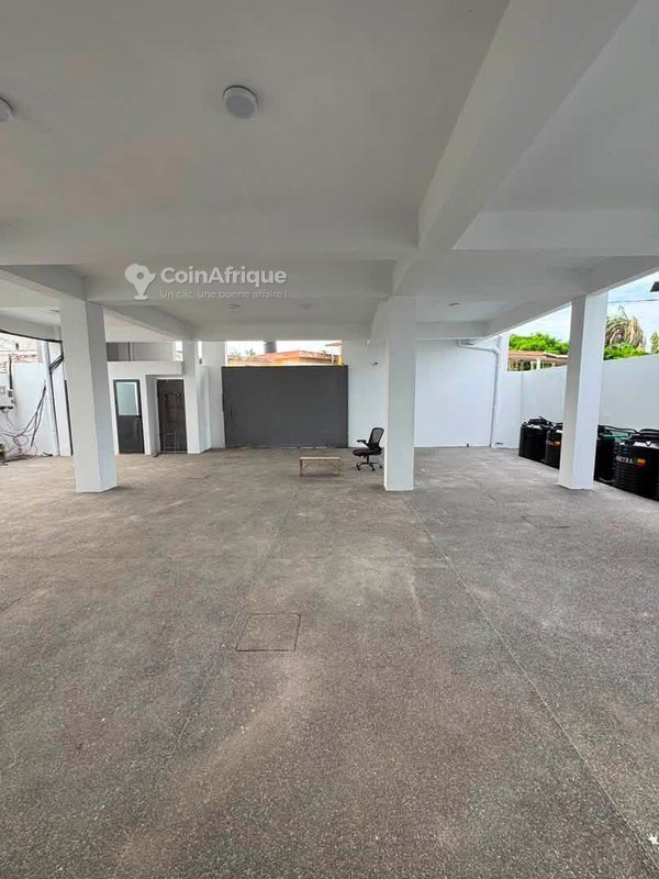 Appartement meublé 3 pièces avec sécurité 24h et architecture moderne