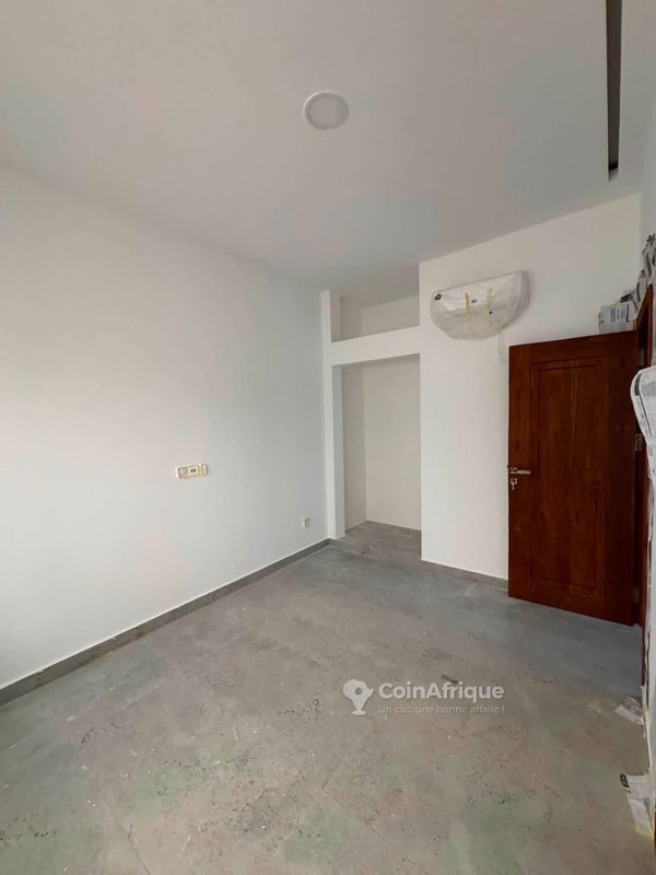 Appartement meublé 3 pièces avec sécurité 24h et architecture moderne