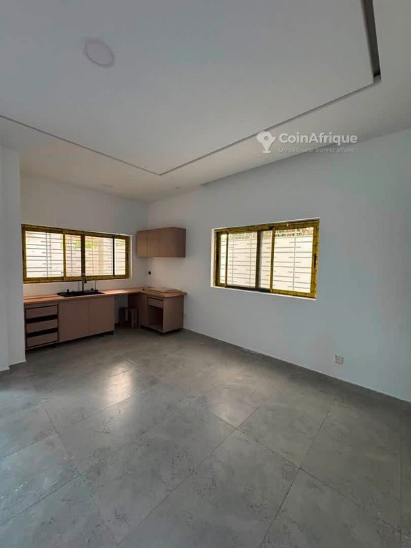 Appartement meublé 3 pièces avec sécurité 24h et architecture moderne