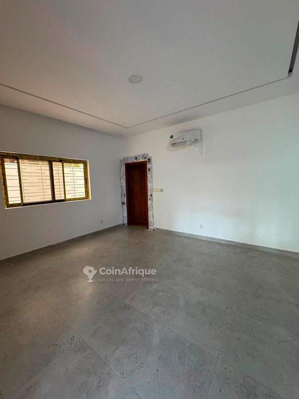 Appartement meublé 3 pièces avec sécurité 24h et architecture moderne