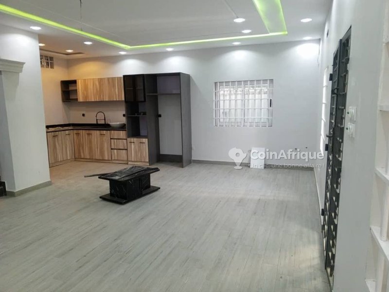 Villa luxueuse de 4 pièces avec climatisation et garage double à Agla