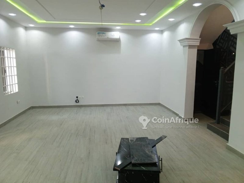 Villa luxueuse de 4 pièces avec climatisation et garage double à Agla