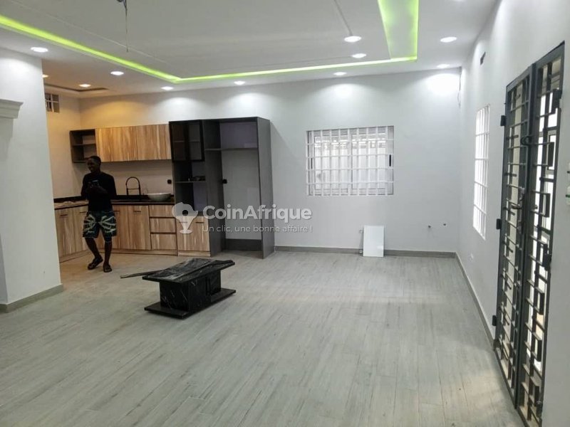 Villa luxueuse de 4 pièces avec climatisation et garage double à Agla