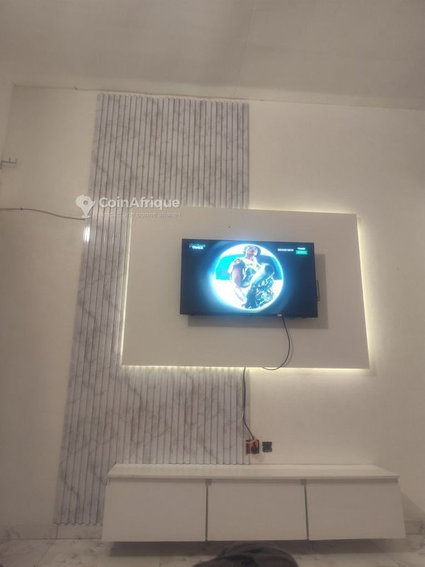 Studio meublé climatisé avec armoire intégrée
