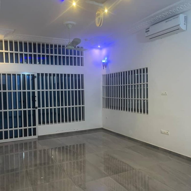 Location d'un appartement de 2 pièces tout climatisé avec entrée personnelle et arrière-cour