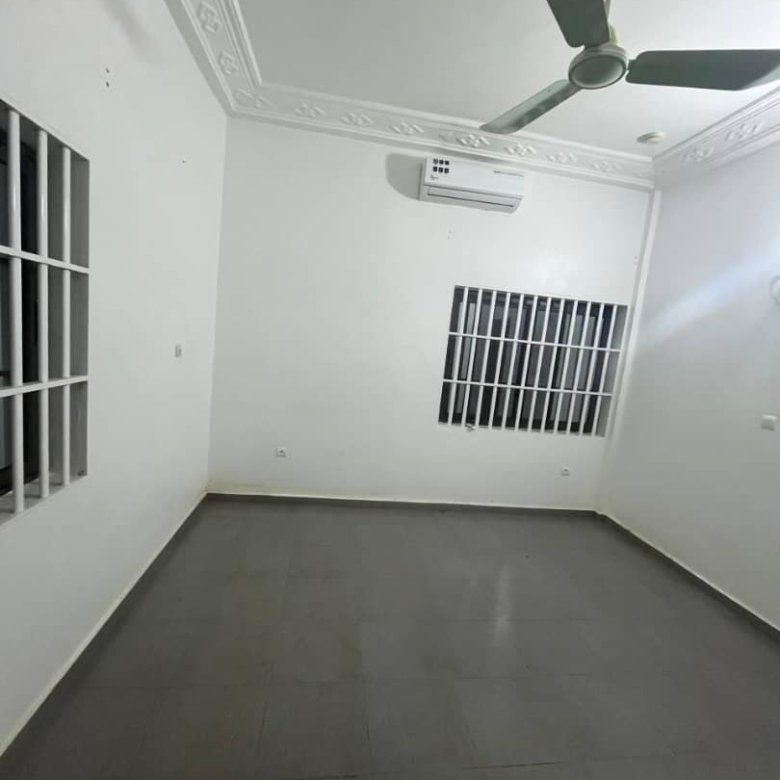 Location d'un appartement de 2 pièces tout climatisé avec entrée personnelle et arrière-cour