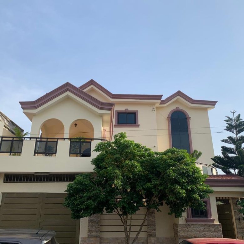 Superbe villa de 7 pièces avec terrasse spacieuse et garage