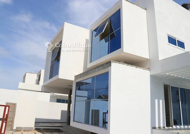 Villa luxueuse de 4 pièces avec piscine et jardin sécurisé