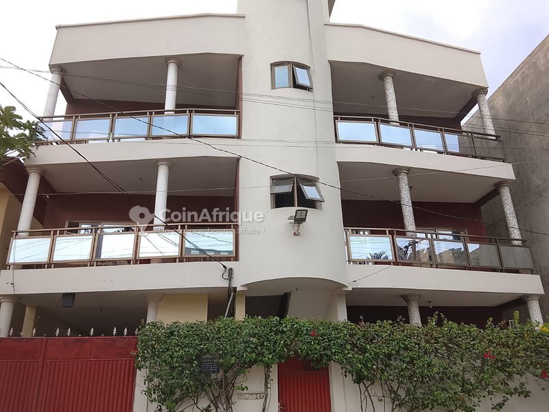 Appartement meublé de 2 pièces avec balcon personnel et garage