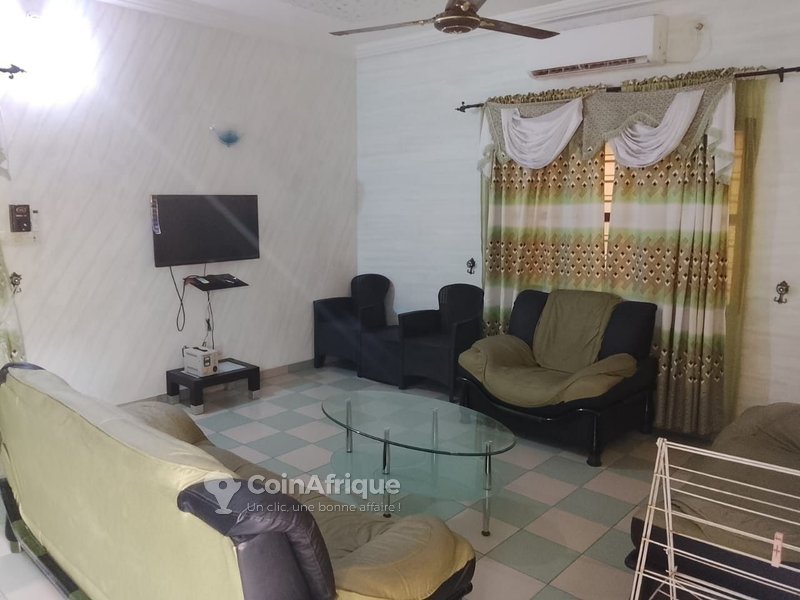 Appartement meublé de 2 pièces avec balcon personnel et garage