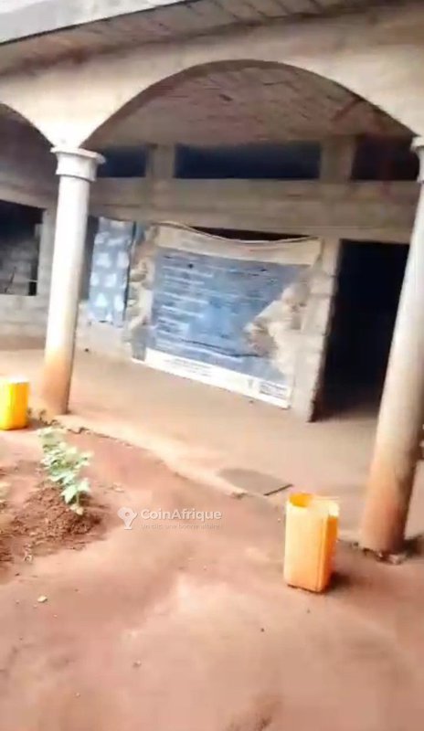 Maison inachevée de 3 pièces avec titre foncier personnel et garage double