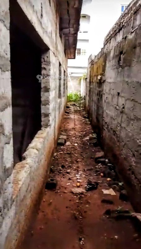 Maison inachevée de 3 pièces avec titre foncier personnel et garage double