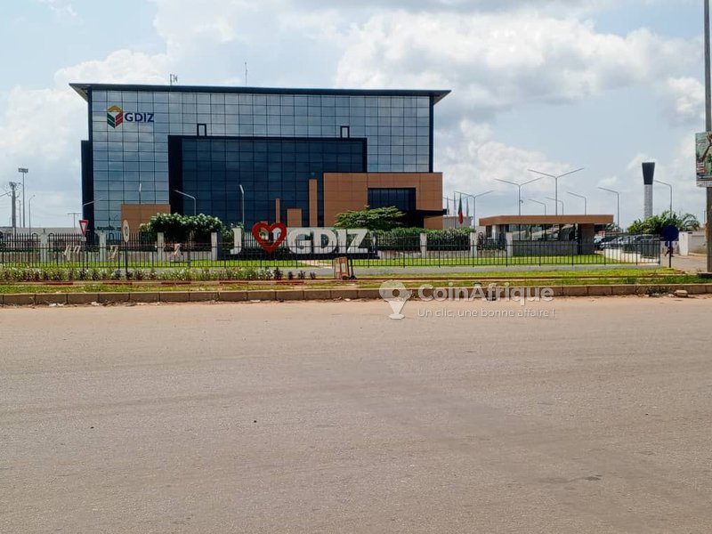 Terrain de 450 m² avec titre foncier et accès facile – Opportunité immobilière exceptionnelle