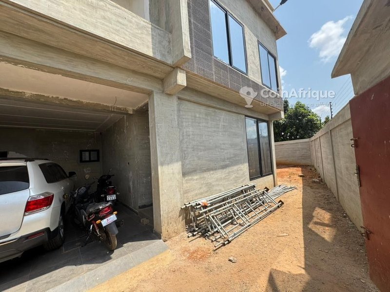 Villa luxueuse de 8 pièces avec piscine et équipements haut de gamme
