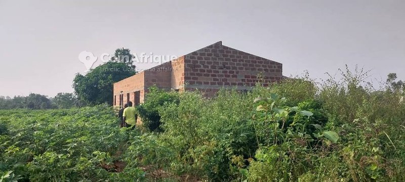 Terrain TF morcelé de 400 m² avec voie de 10 mètres