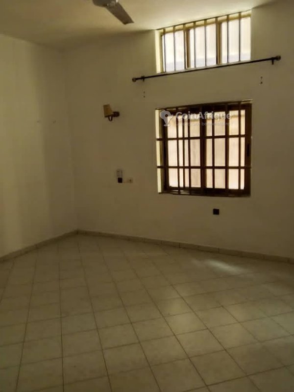 Villa de 3 chambres avec garage spacieux et commodités haut de gamme