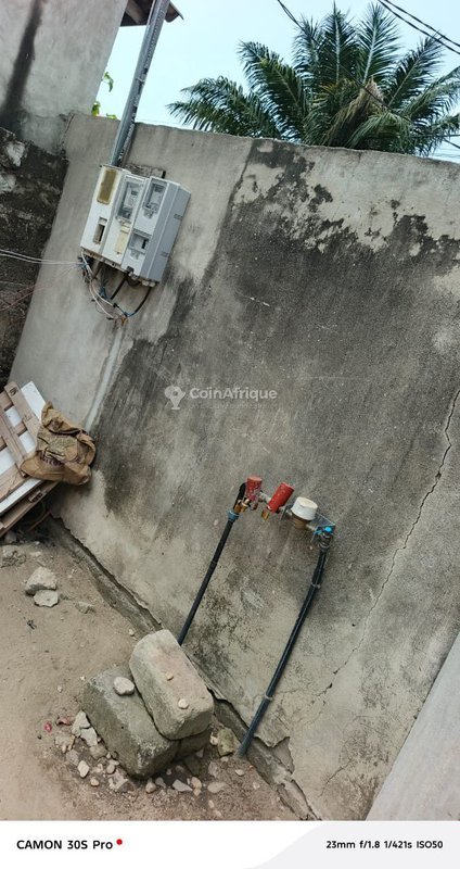 Maison locative dallée avec revenus locatifs et boutique intégrée