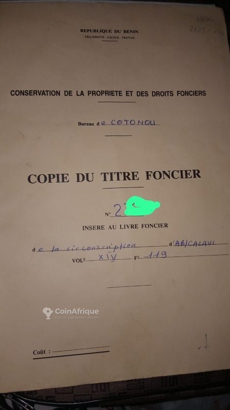 Terrain en angle de rue clôturé avec titre foncier personnel dans une zone viabilisée