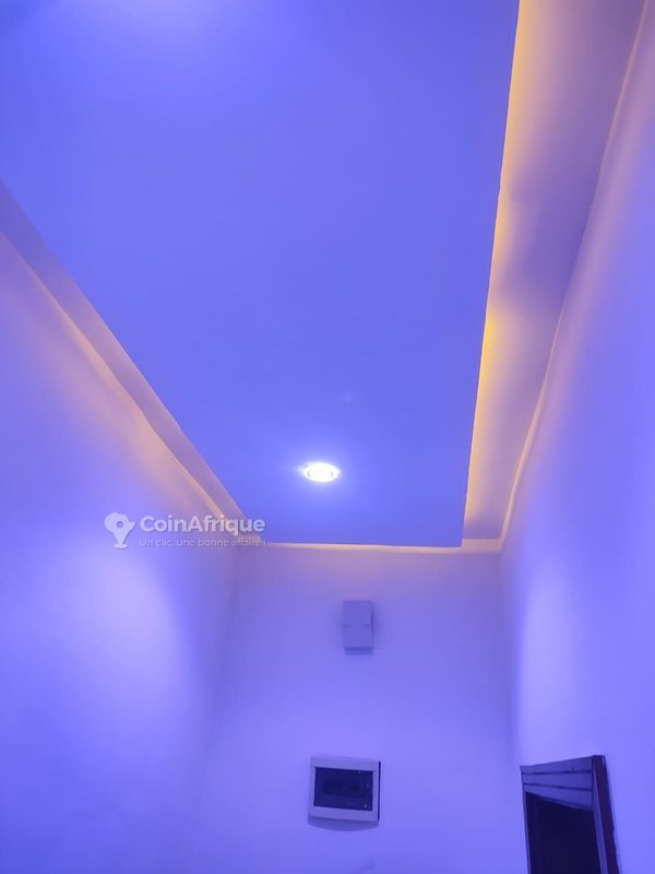 Appartement meublé d'une pièce avec climatisation et accès véhicule